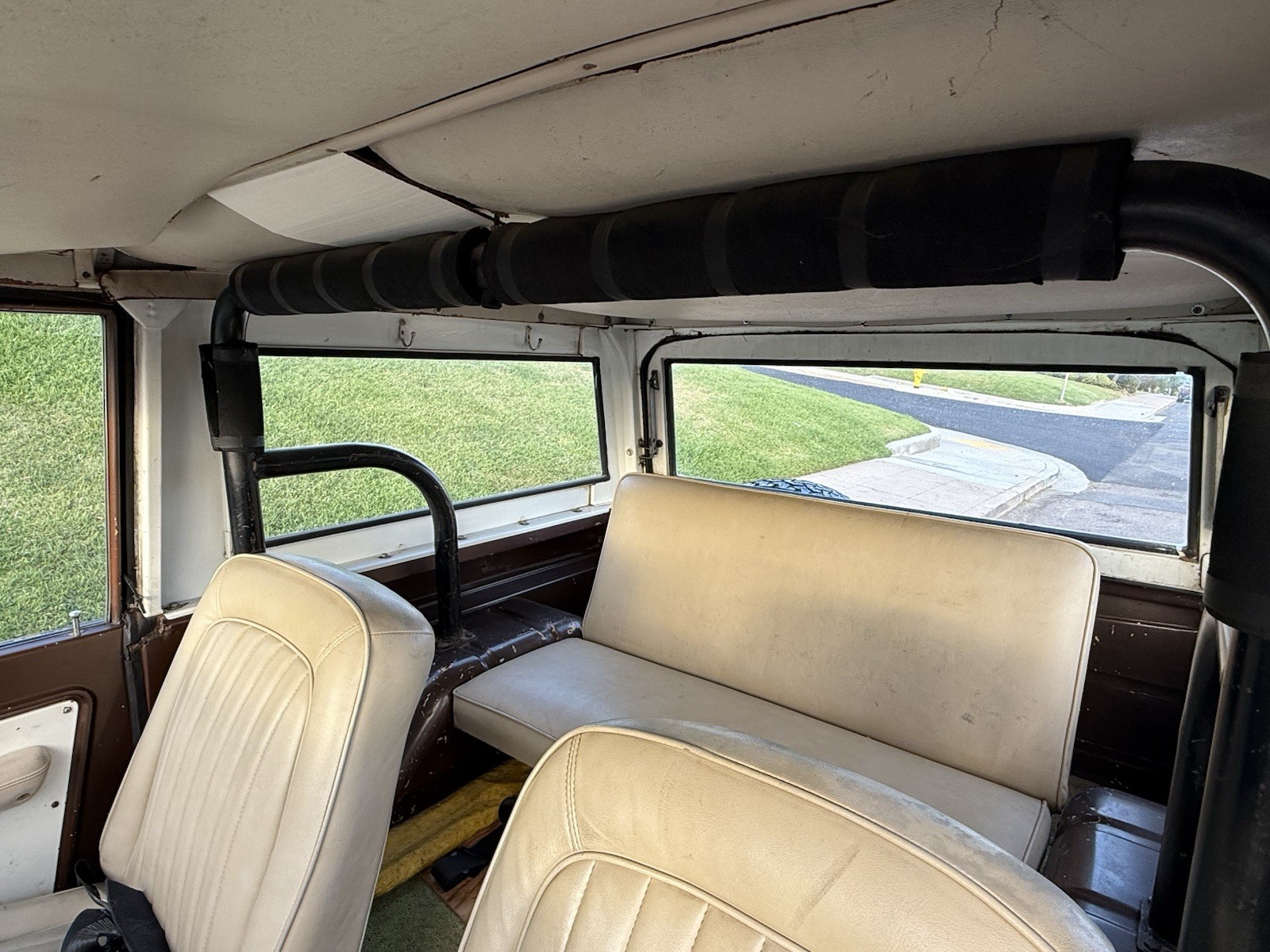 Ford-Bronco-1971-SUV-11