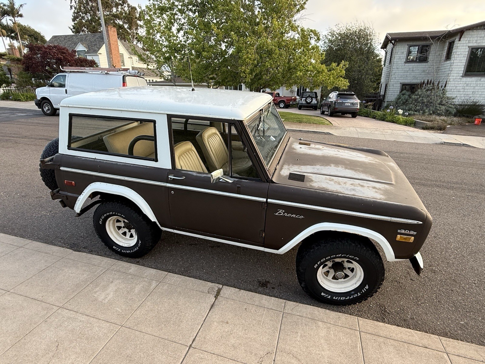Ford-Bronco-1971-SUV-4