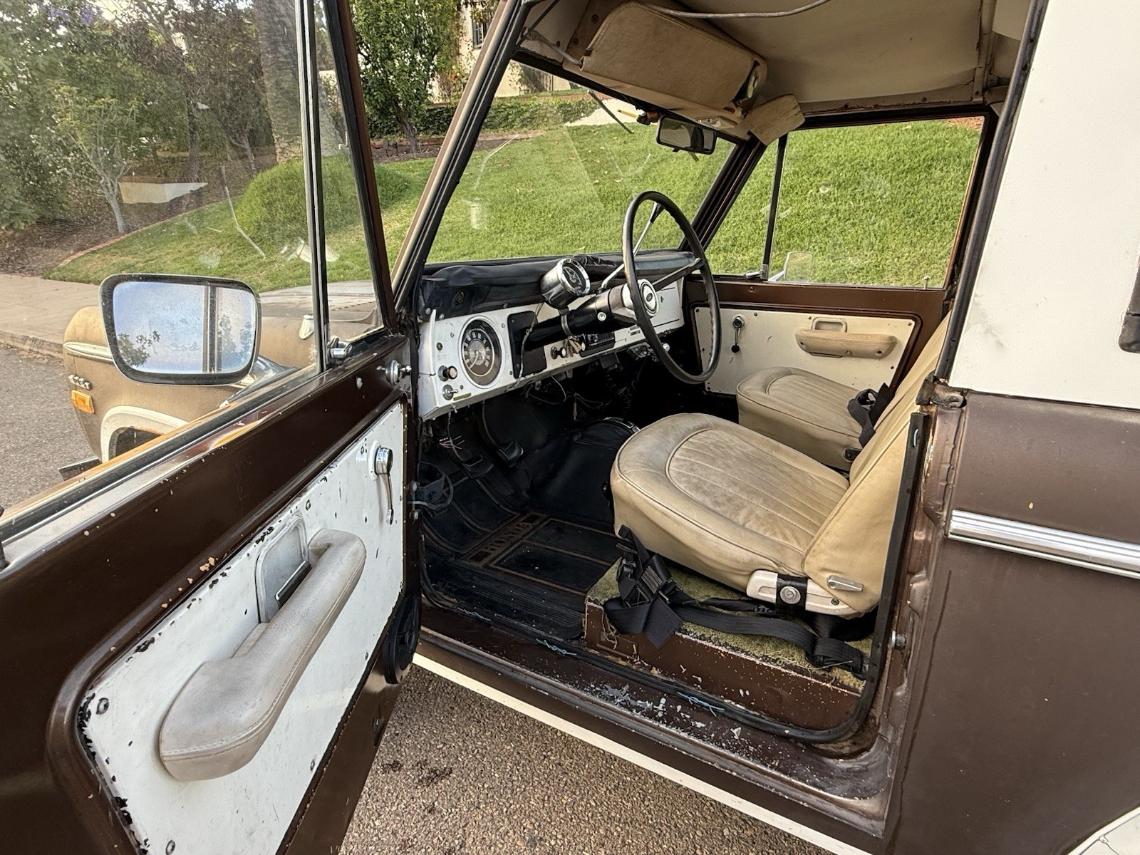 Ford-Bronco-1971-SUV-9