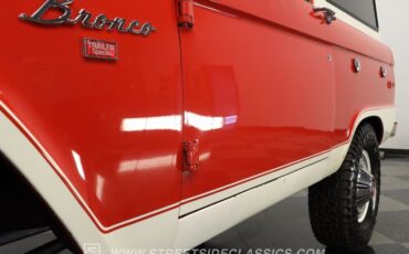 Ford-Bronco-1972-Red-White-26