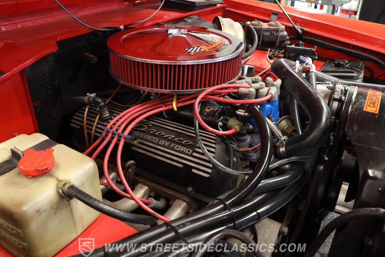 Ford-Bronco-1972-Red-White-36