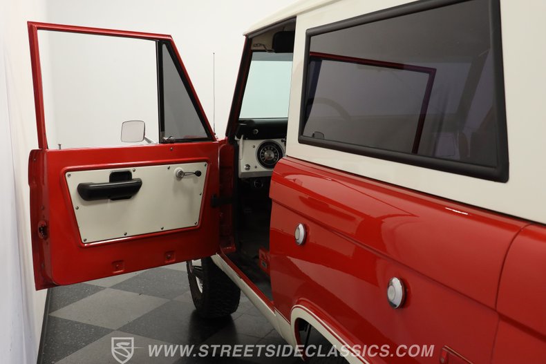 Ford-Bronco-1972-Red-White-37