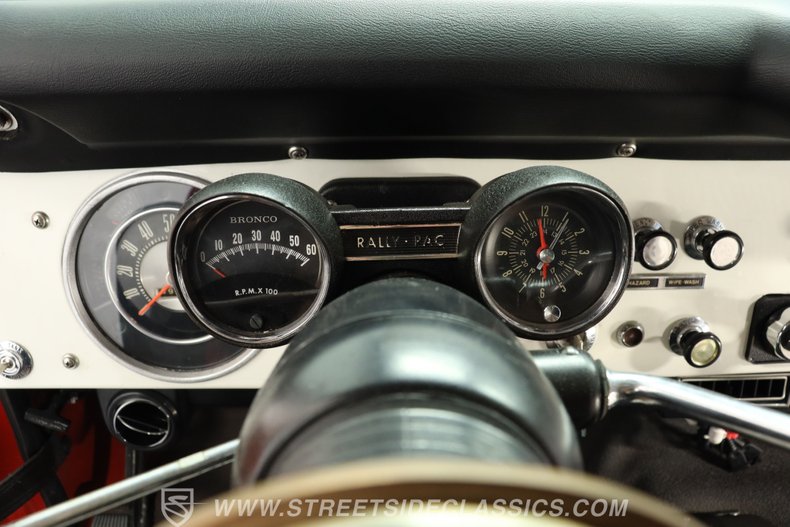 Ford-Bronco-1972-Red-White-41