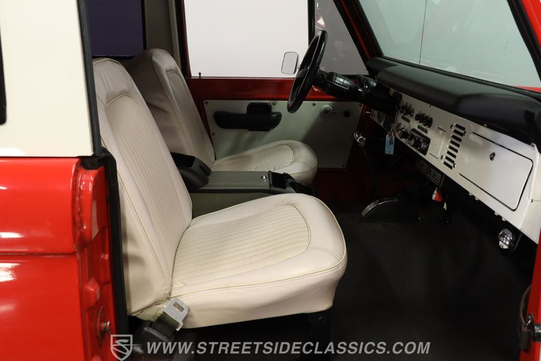 Ford-Bronco-1972-Red-White-48