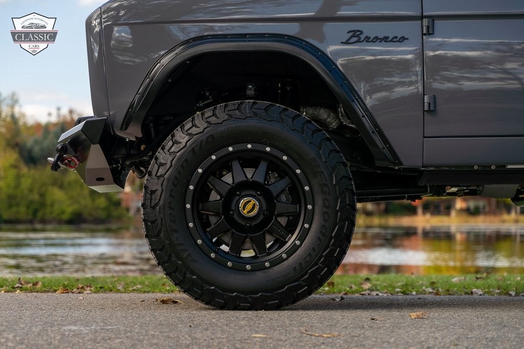 Ford-Bronco-1972-Suv-16