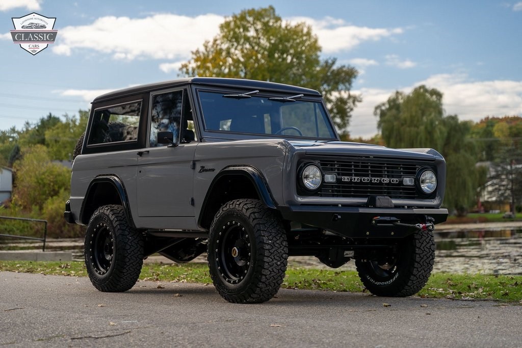 Ford-Bronco-1972-Suv-38