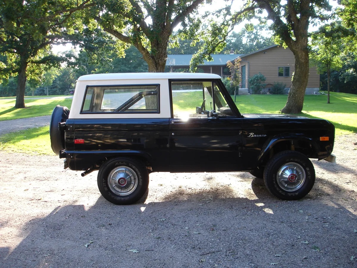 Ford-Bronco-1973-Black-Black-4