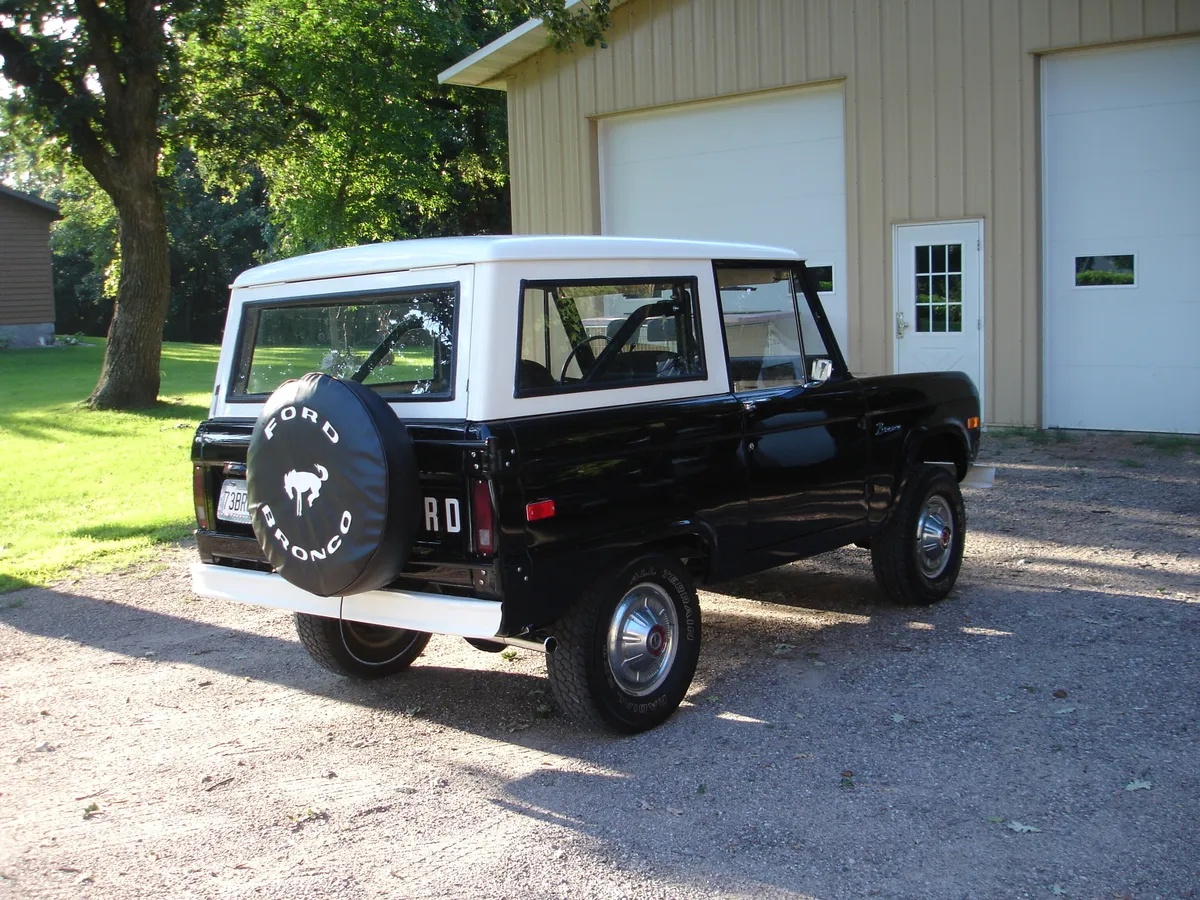 Ford-Bronco-1973-Black-Black-5