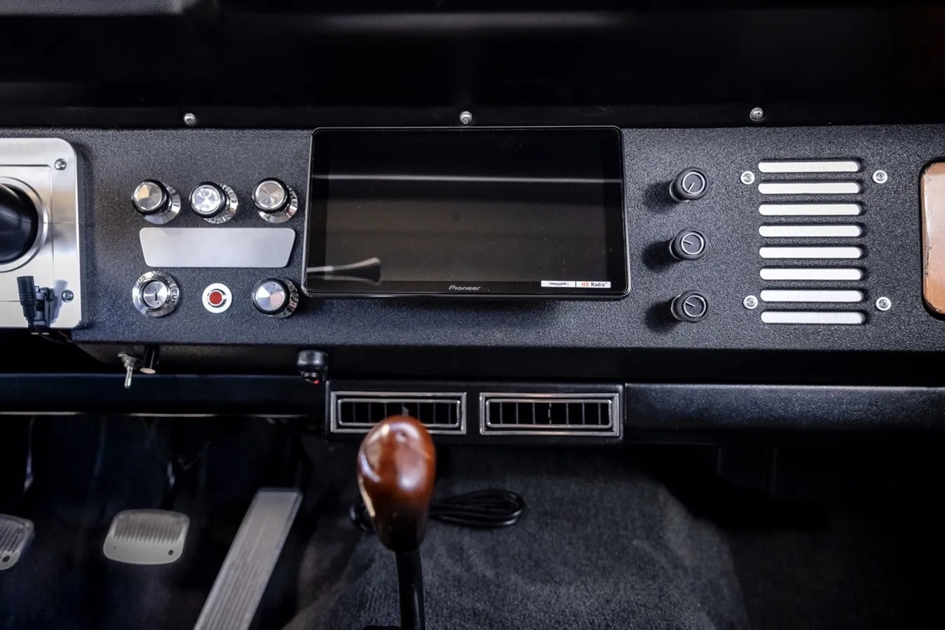 Ford-Bronco-1973-Porsche-Gray-Black-Grey-13