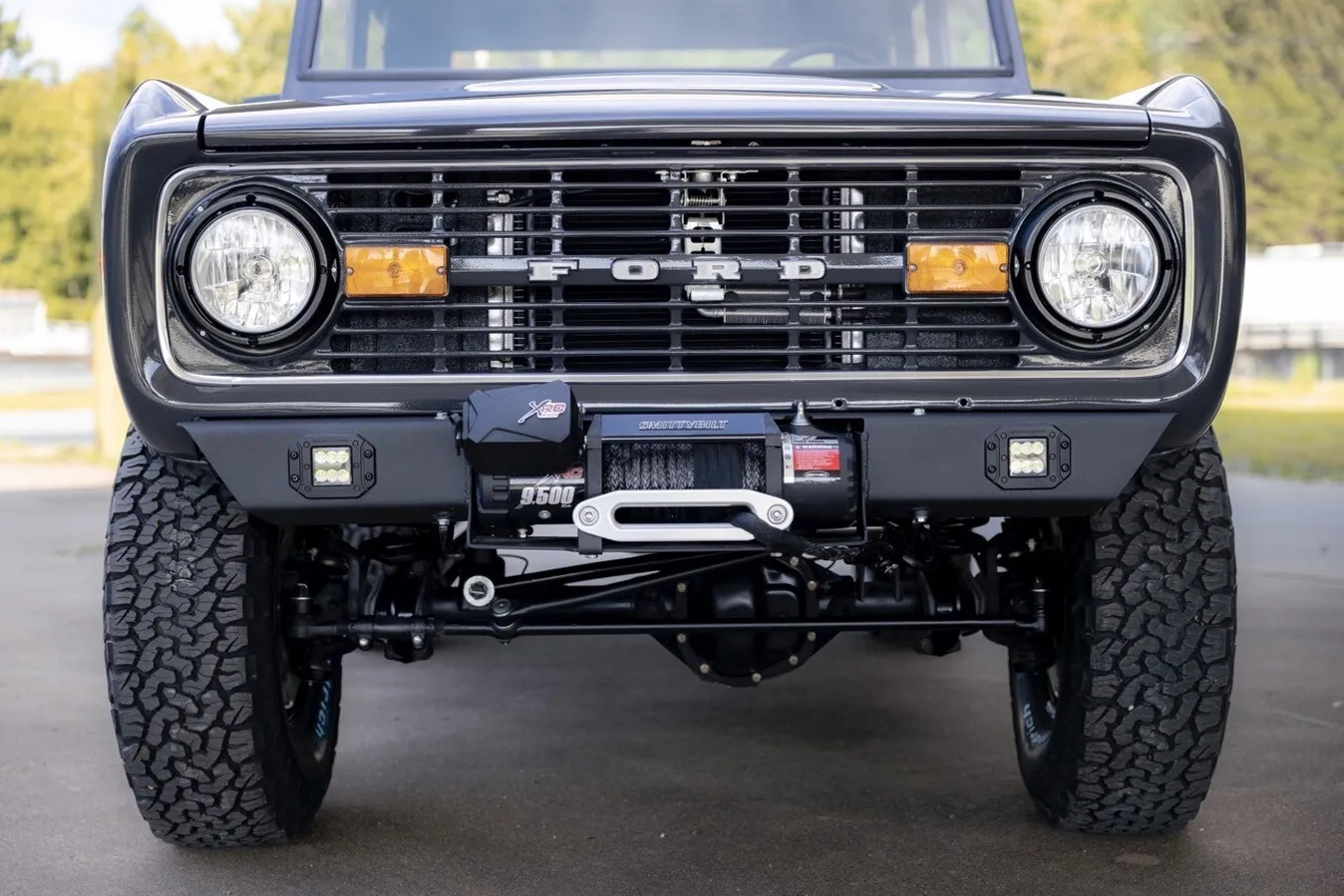 Ford-Bronco-1973-Porsche-Gray-Black-Grey-5