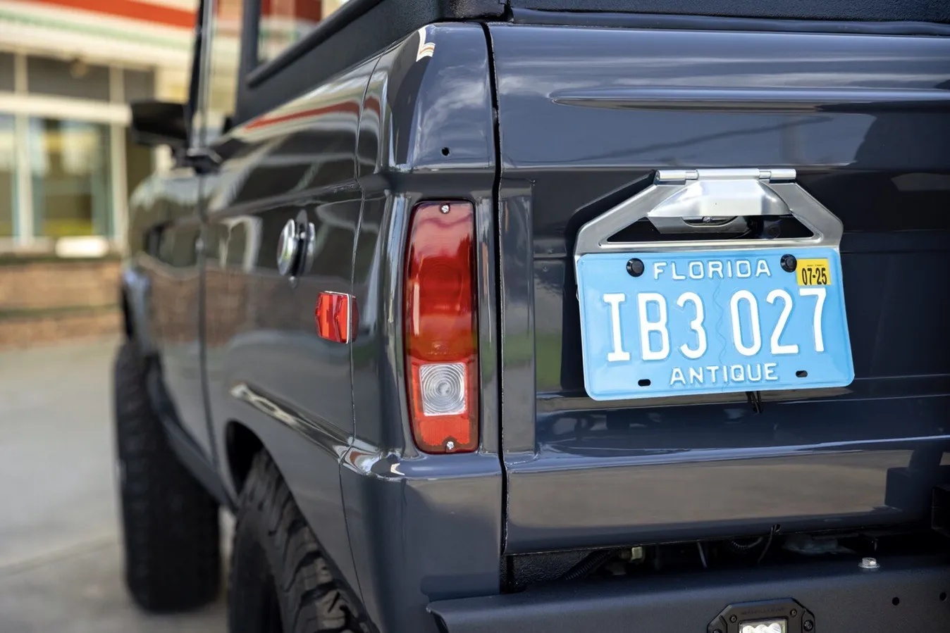 Ford-Bronco-1973-Porsche-Gray-Black-Grey-9