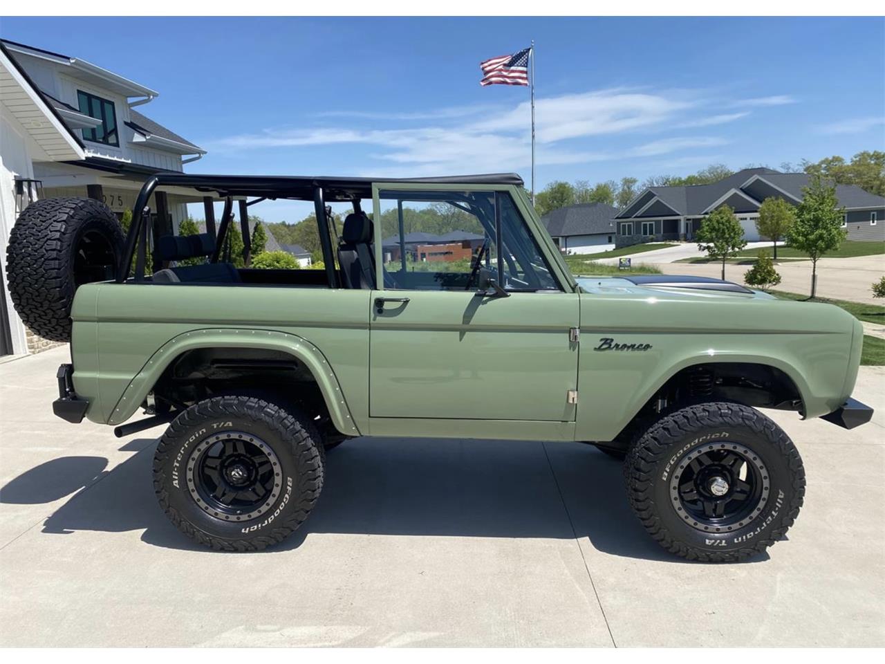 Ford-Bronco-1974-Boxwood-green-Black-12