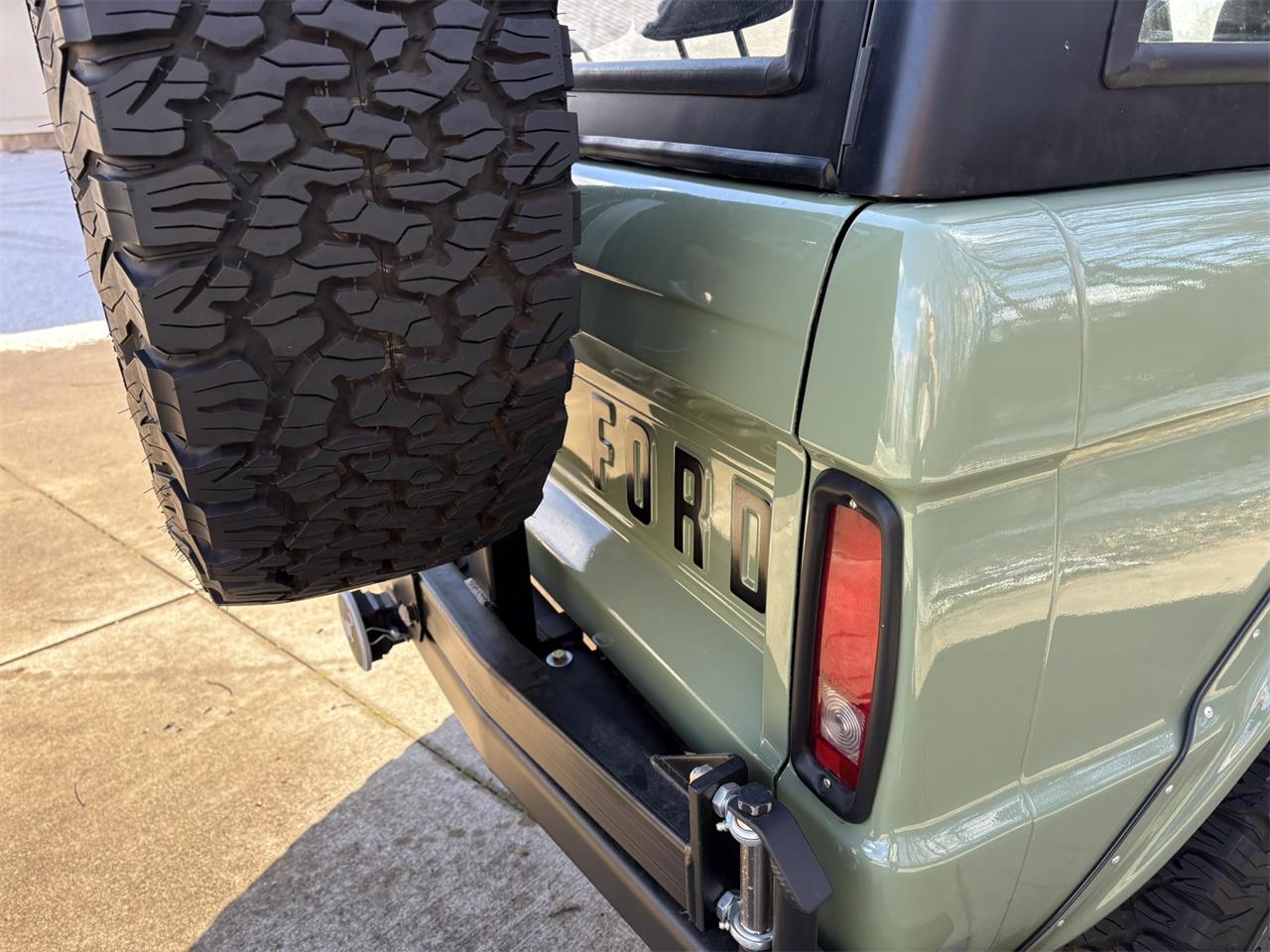 Ford-Bronco-1974-Boxwood-green-Black-13