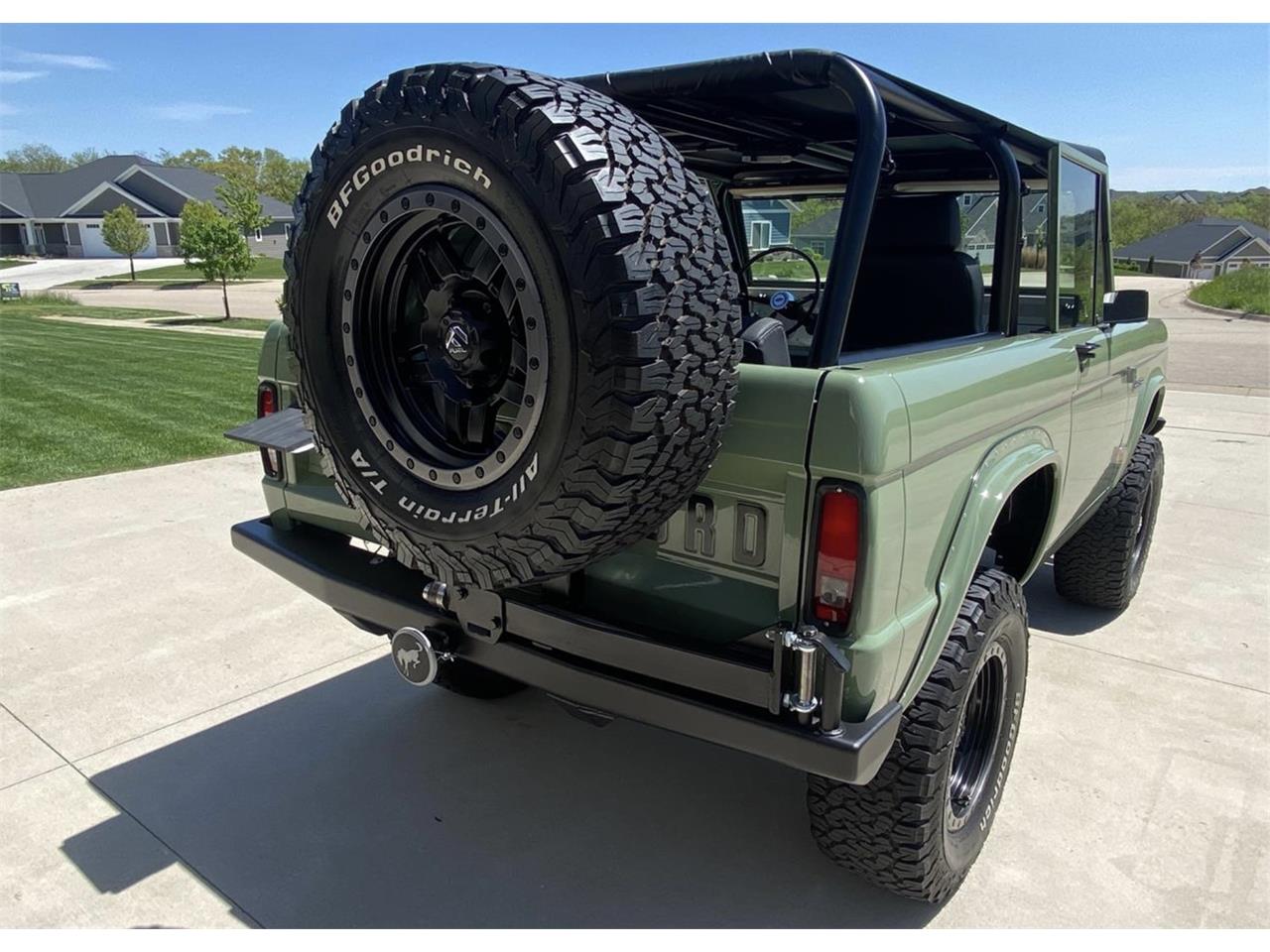 Ford-Bronco-1974-Boxwood-green-Black-14