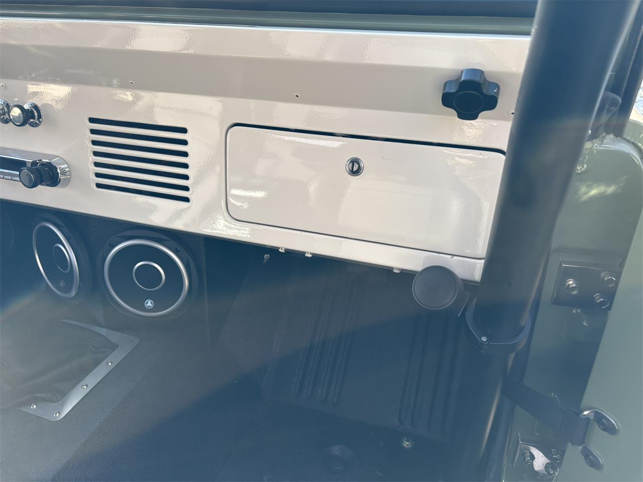 Ford-Bronco-1974-Boxwood-green-Black-30