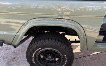 Ford-Bronco-1974-Boxwood-green-Black-43
