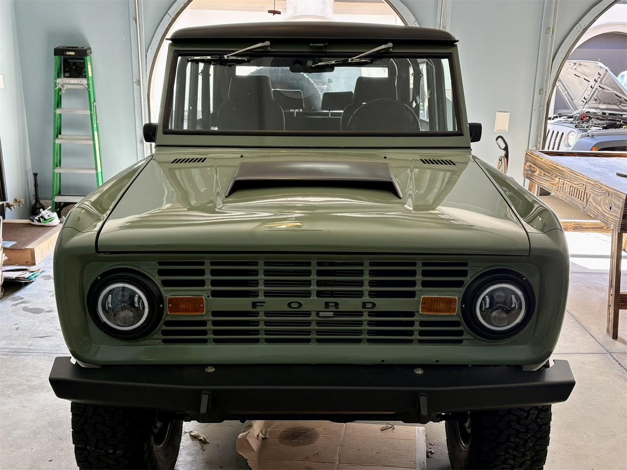 Ford-Bronco-1974-Boxwood-green-Black-8