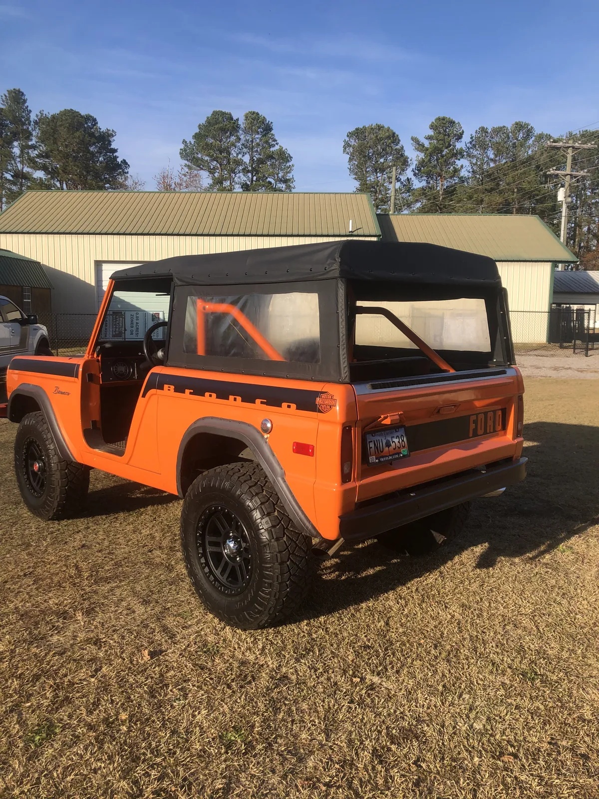 Ford-Bronco-1974-Orange-Black-2
