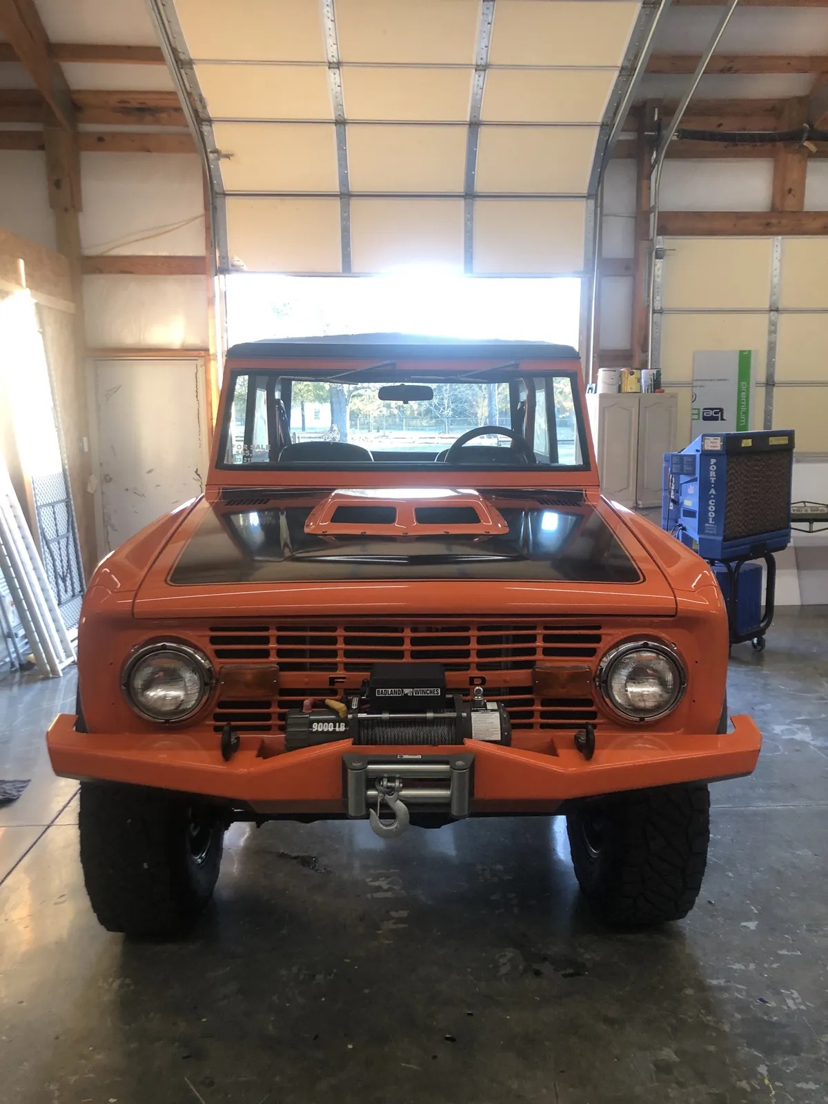 Ford-Bronco-1974-Orange-Black-3