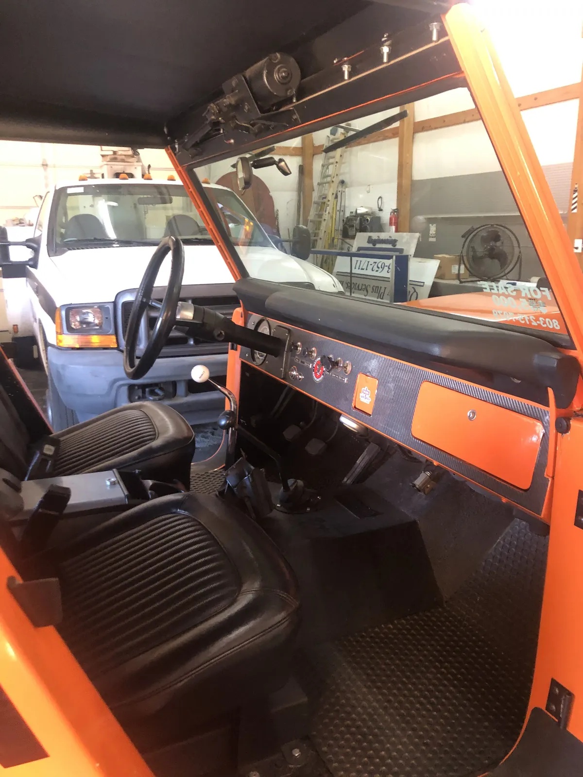 Ford-Bronco-1974-Orange-Black-6