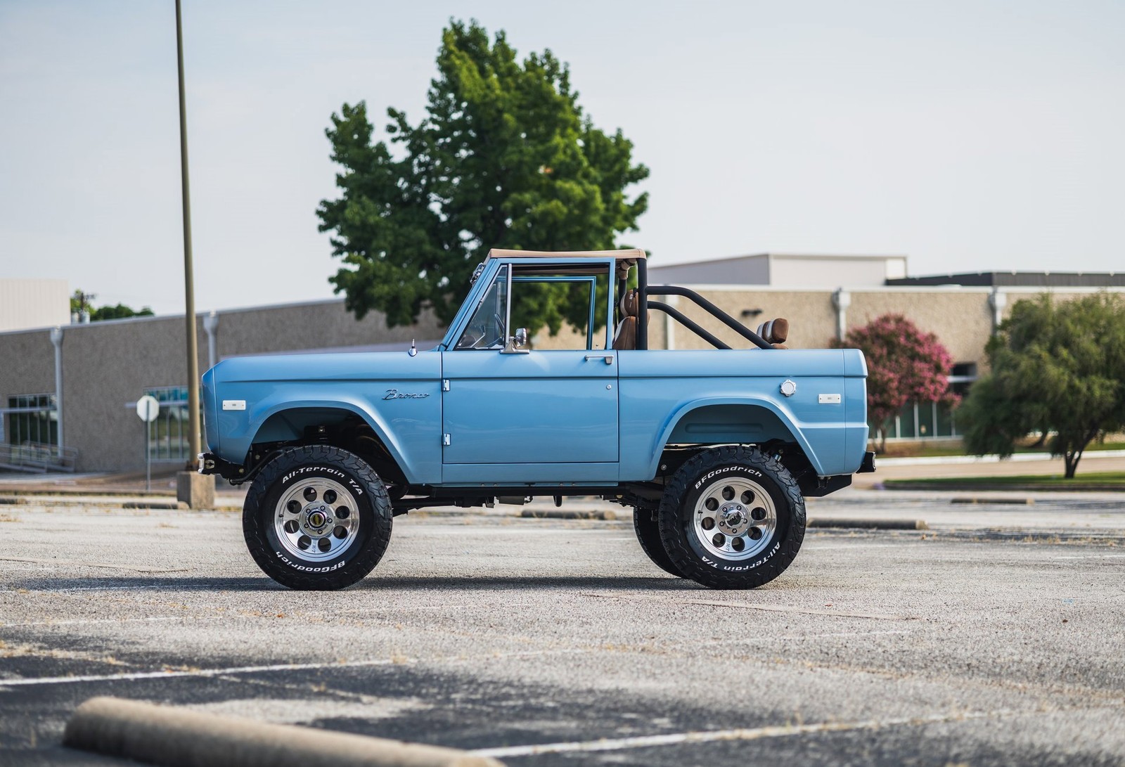 Ford-Bronco-1974-SUV-27