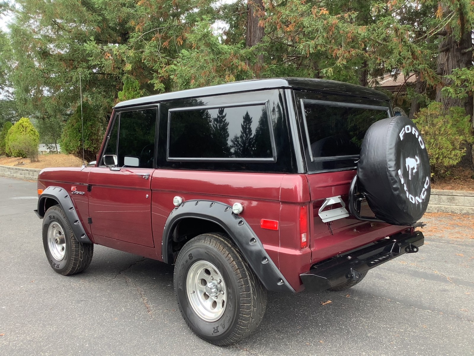 Ford-Bronco-1974-SUV-3
