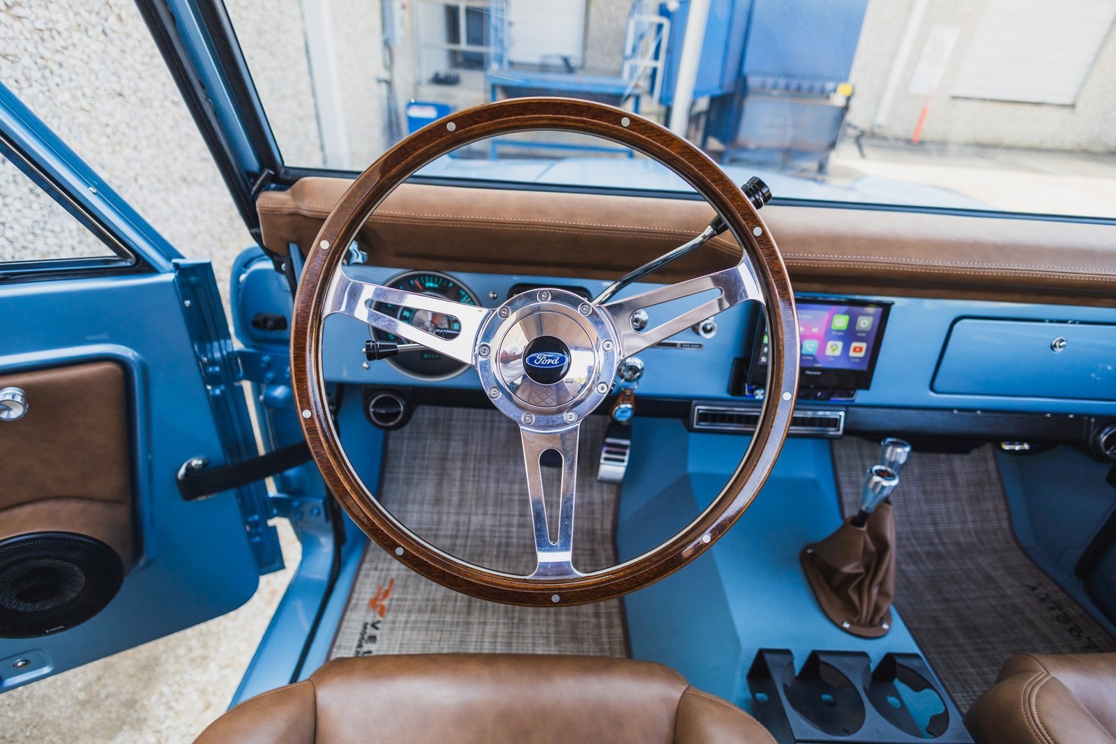 Ford-Bronco-1974-SUV-30