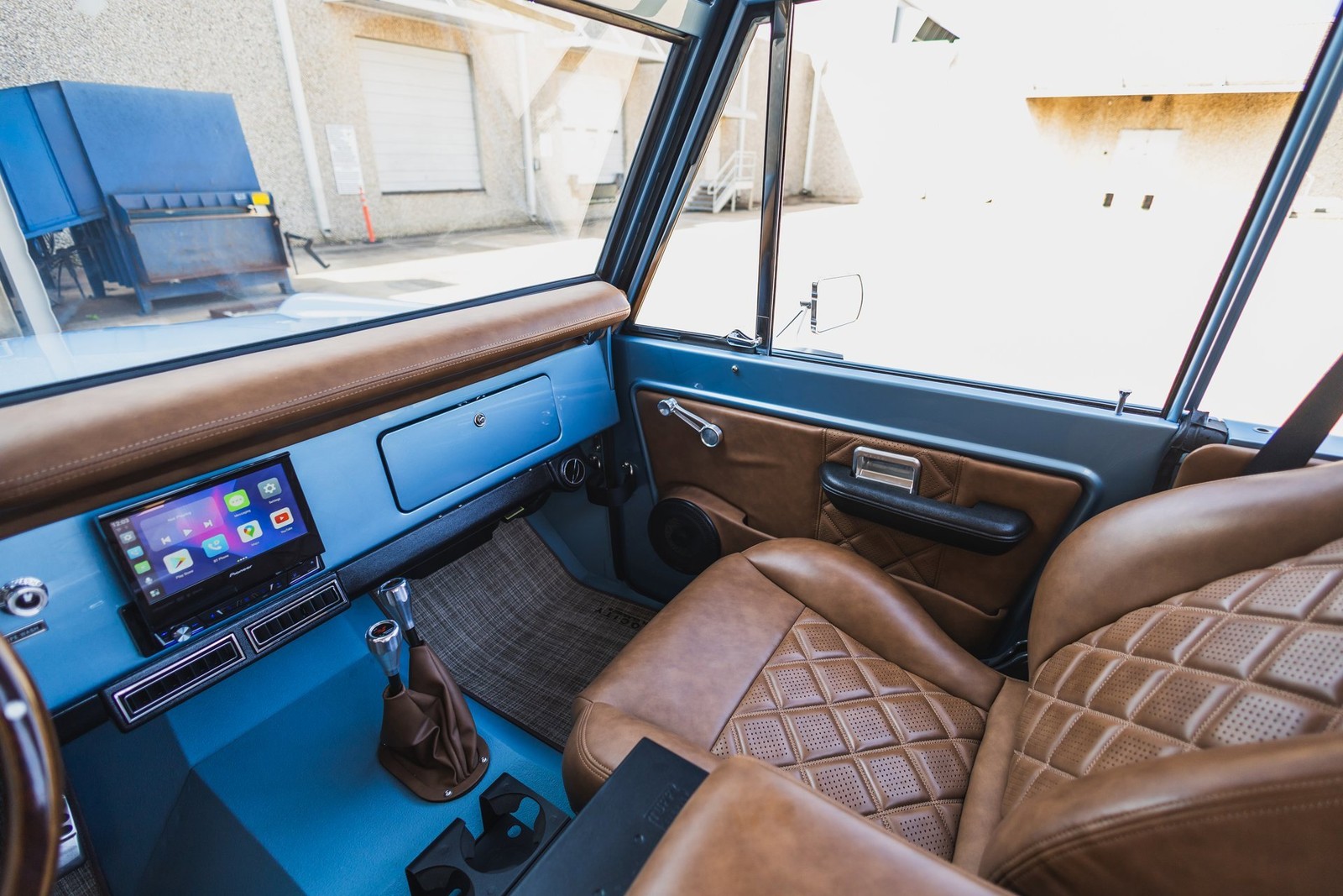 Ford-Bronco-1974-SUV-36