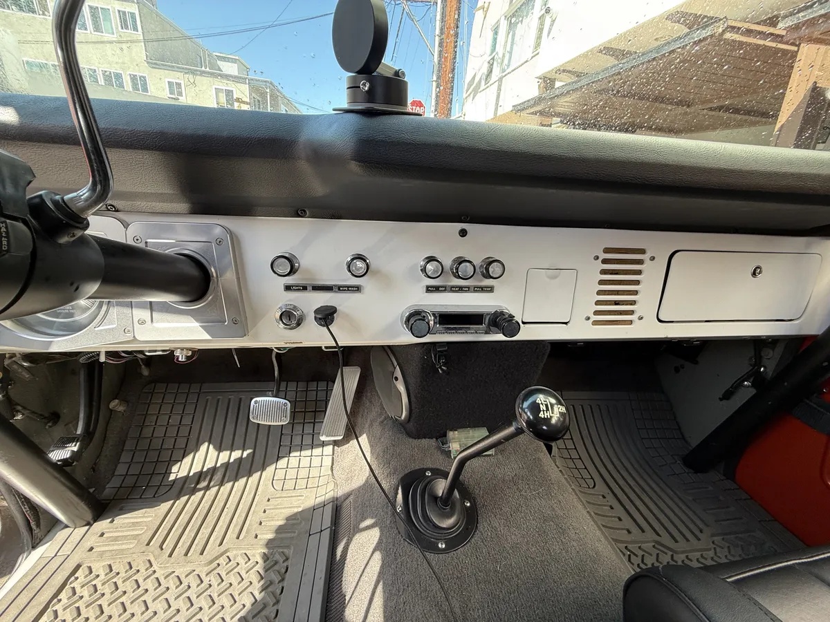 Ford-Bronco-1975-18