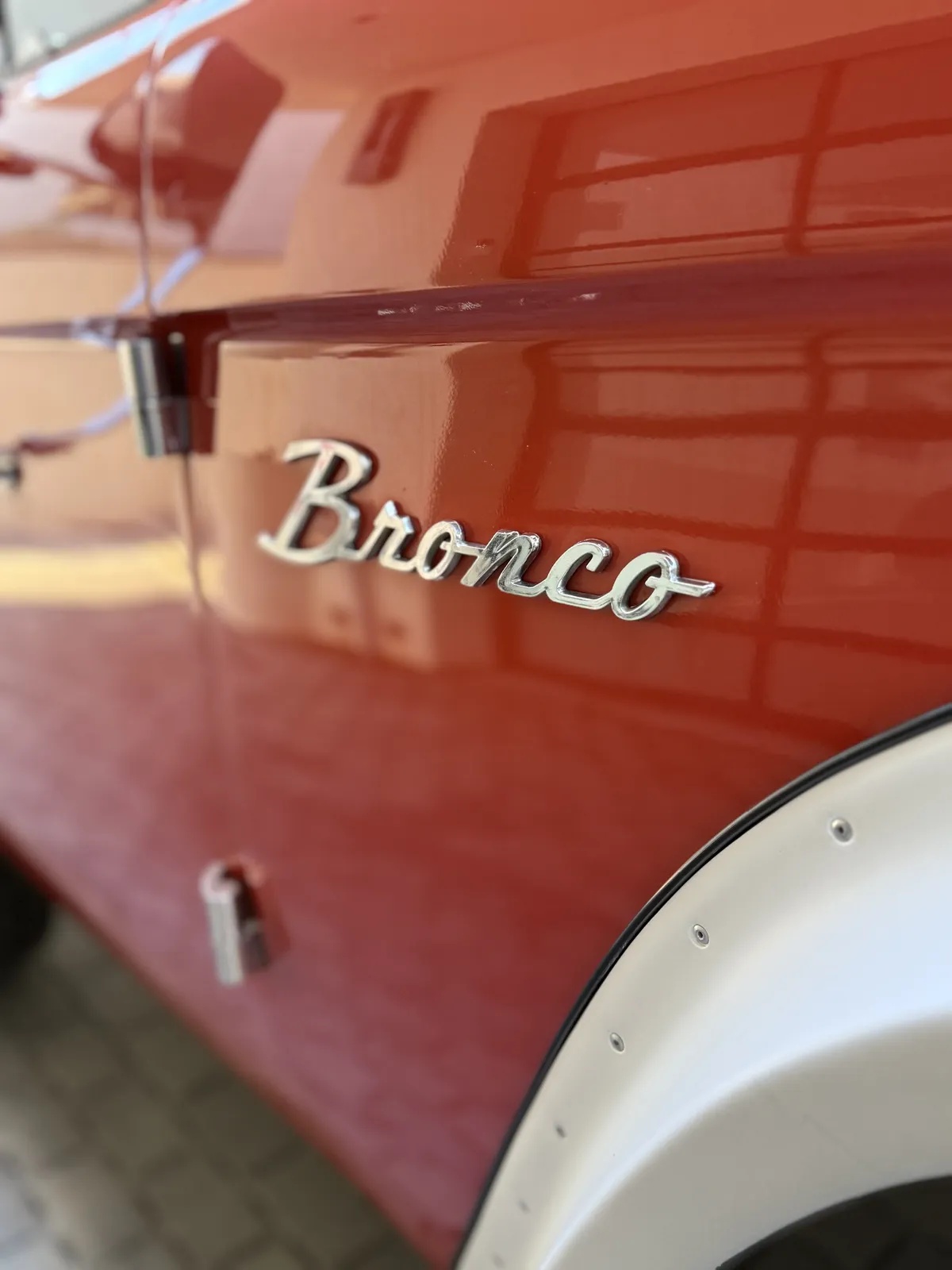 Ford-Bronco-1975-2