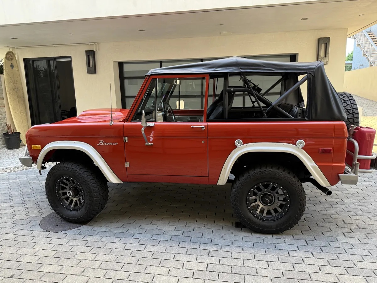 Ford-Bronco-1975-3