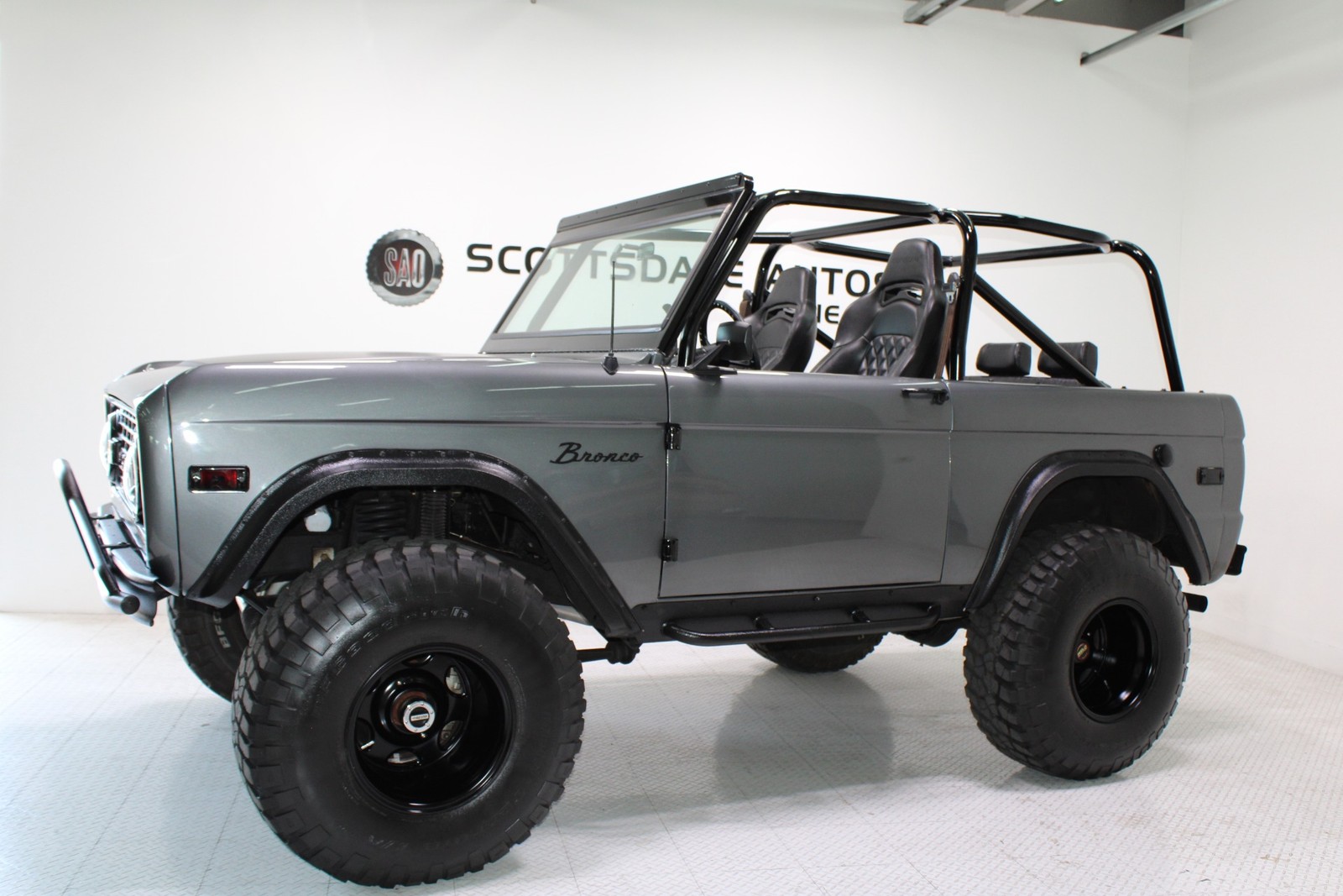 Ford-Bronco-1975-SUV-1