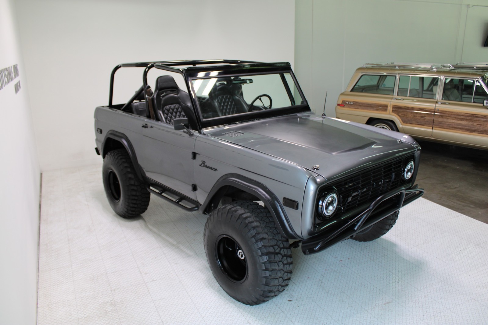 Ford-Bronco-1975-SUV-22