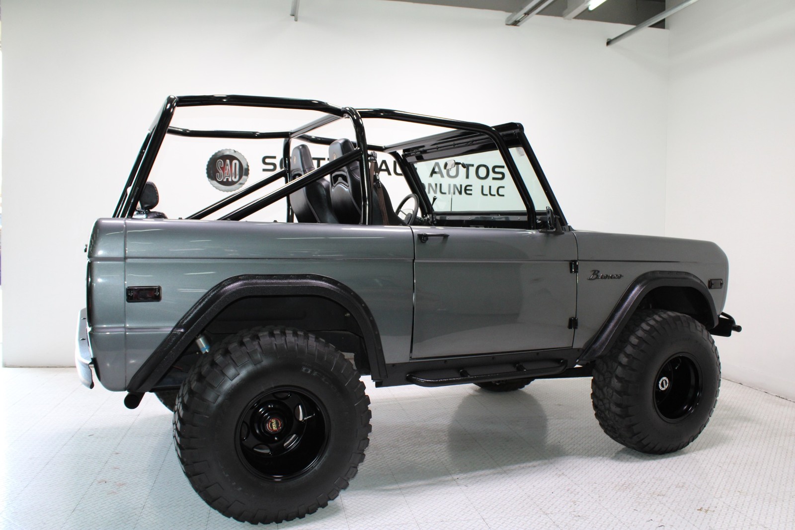 Ford-Bronco-1975-SUV-9