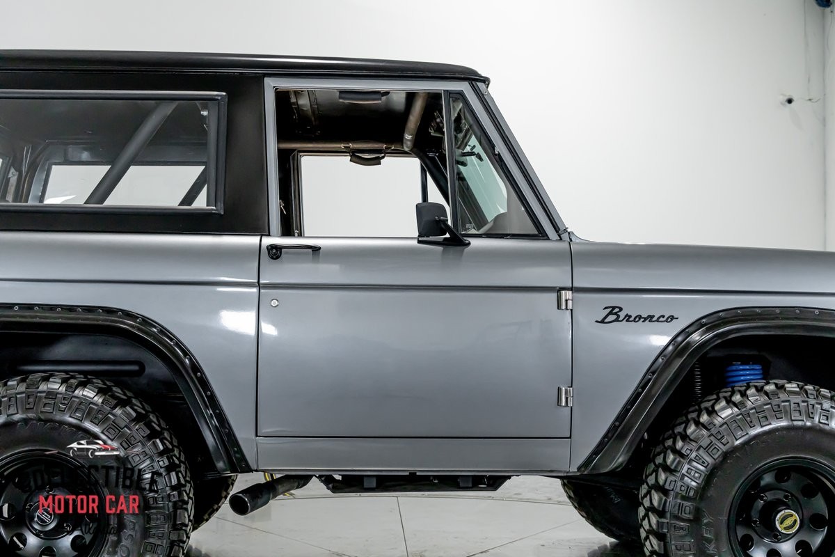 Ford-Bronco-1977-SUV-32