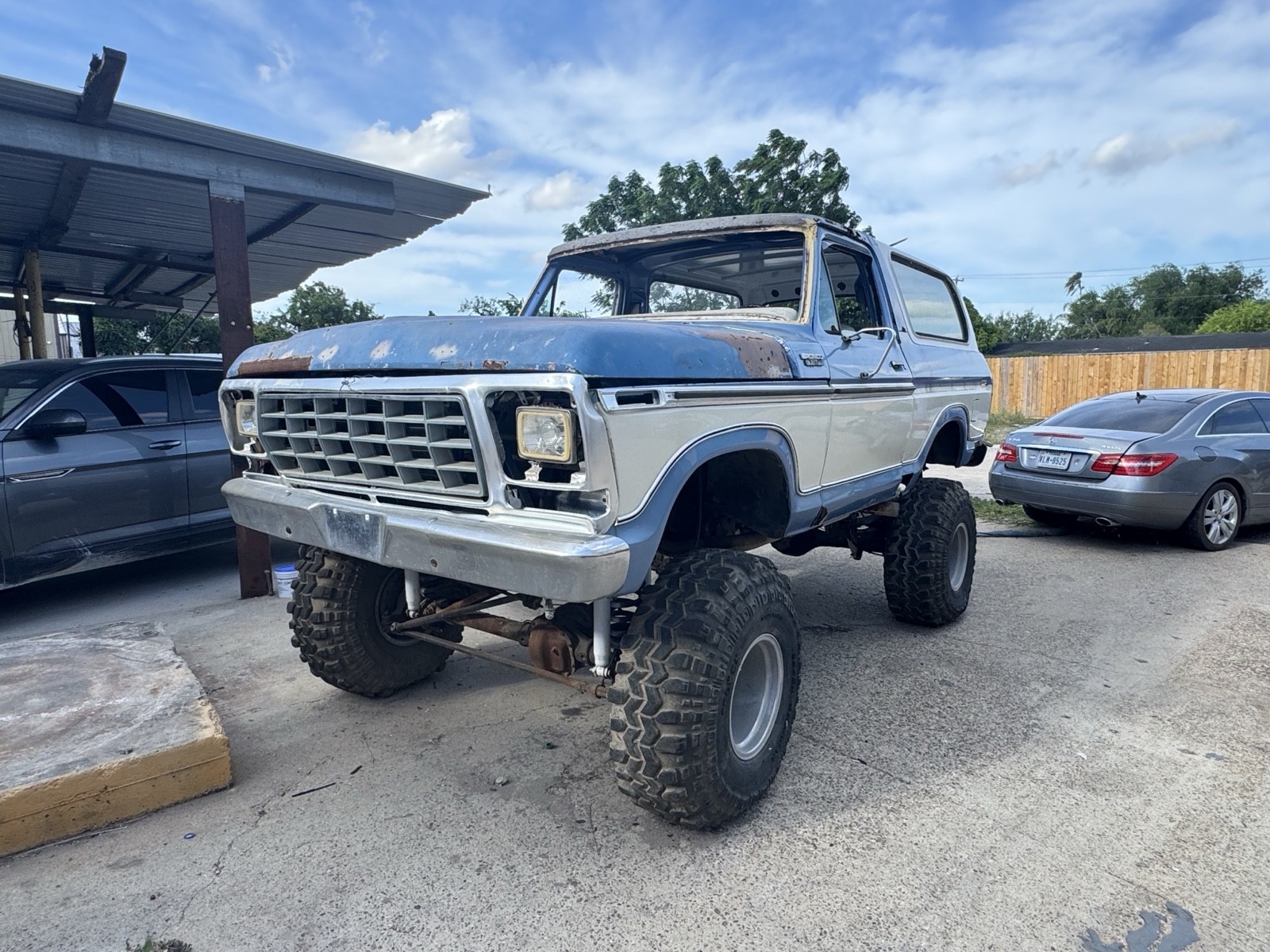 Ford-Bronco-1978-SUV-1