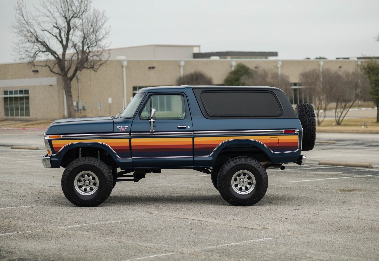 Ford-Bronco-1978-SUV-11