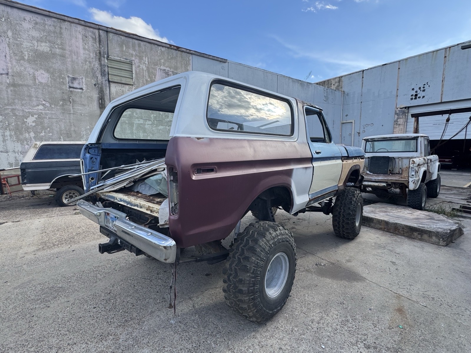 Ford-Bronco-1978-SUV-4