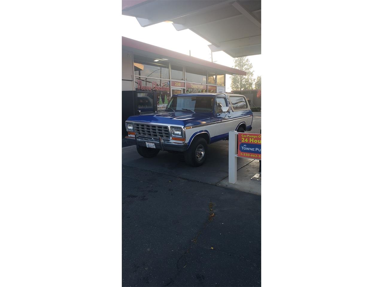 Ford-Bronco-1979-Two-tone-bluewhite-Gray-1