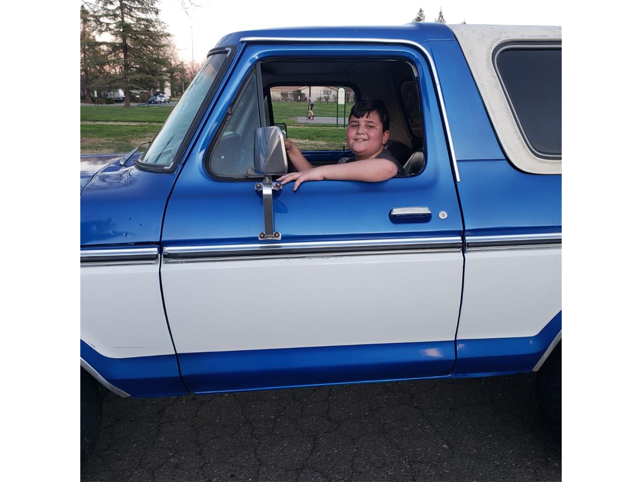 Ford-Bronco-1979-Two-tone-bluewhite-Gray-4