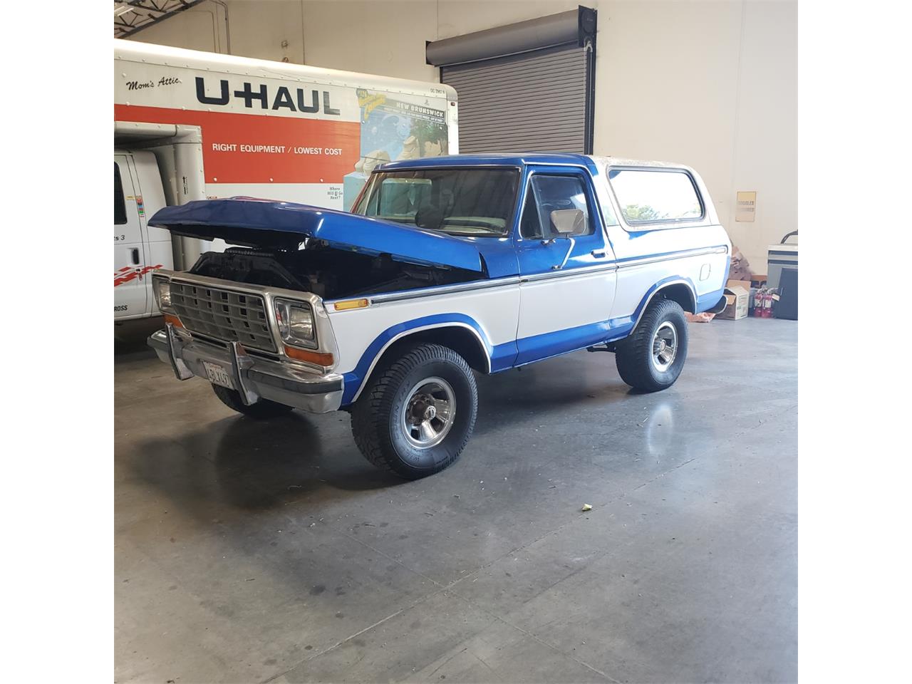 Ford-Bronco-1979-Two-tone-bluewhite-Gray-7