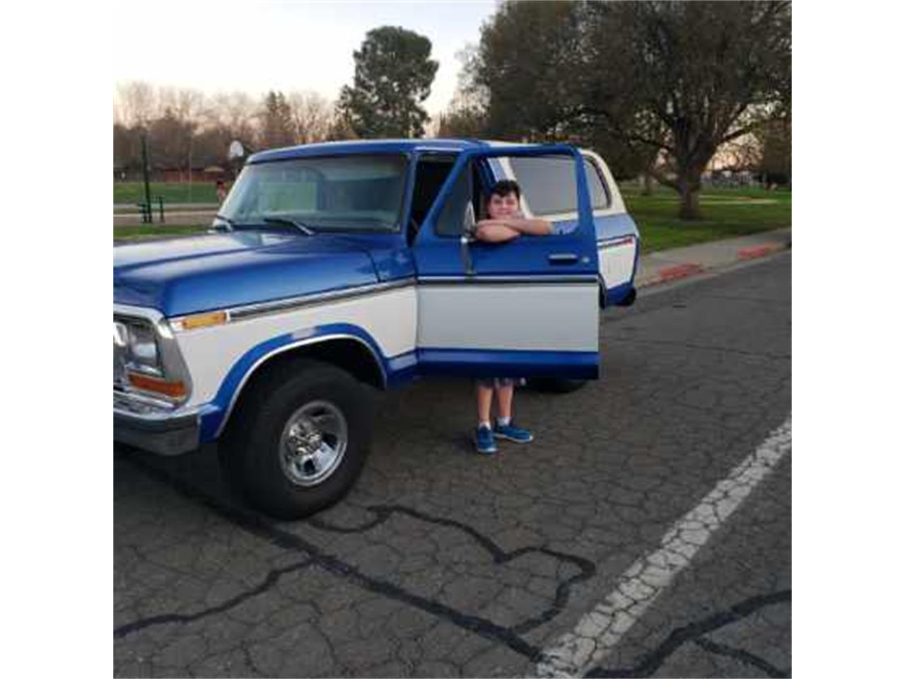 Ford-Bronco-1979-Two-tone-bluewhite-Gray-8