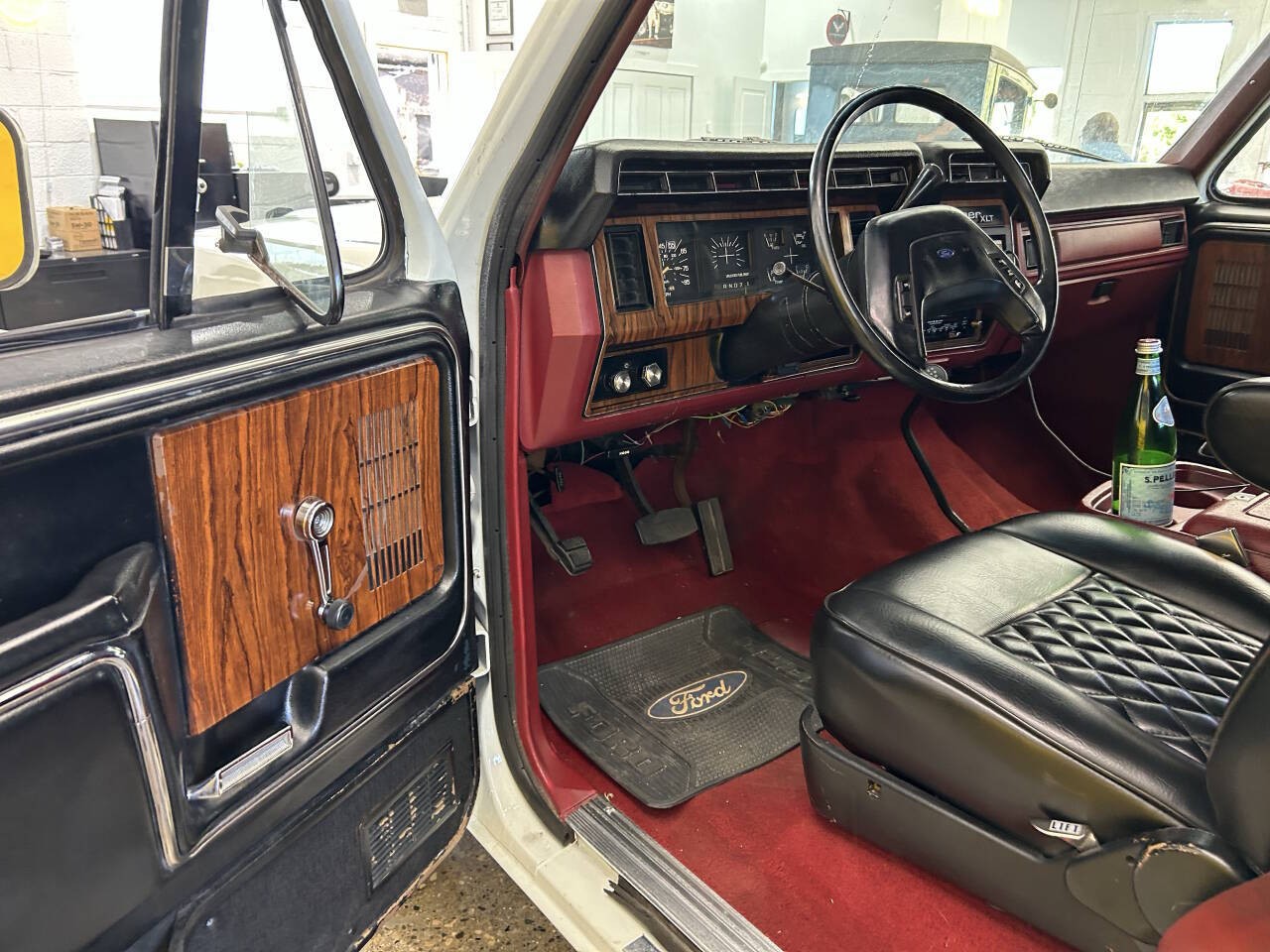 Ford-Bronco-1981-SUV-14