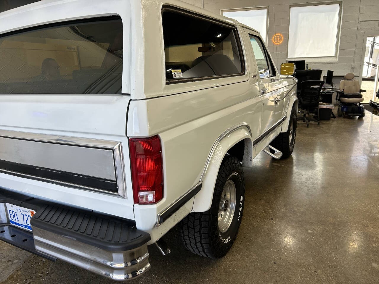 Ford-Bronco-1981-SUV-19