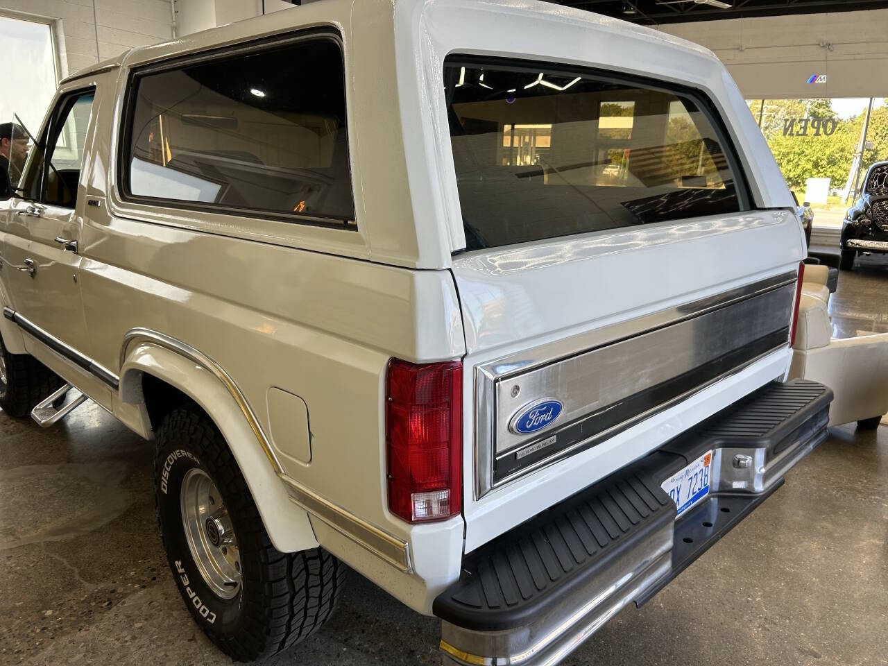 Ford-Bronco-1981-SUV-28