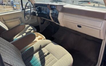 Ford-Bronco-1982-Brown-Tan-10