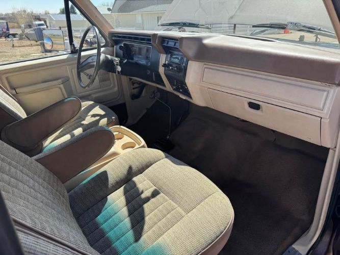 Ford-Bronco-1982-Brown-Tan-10