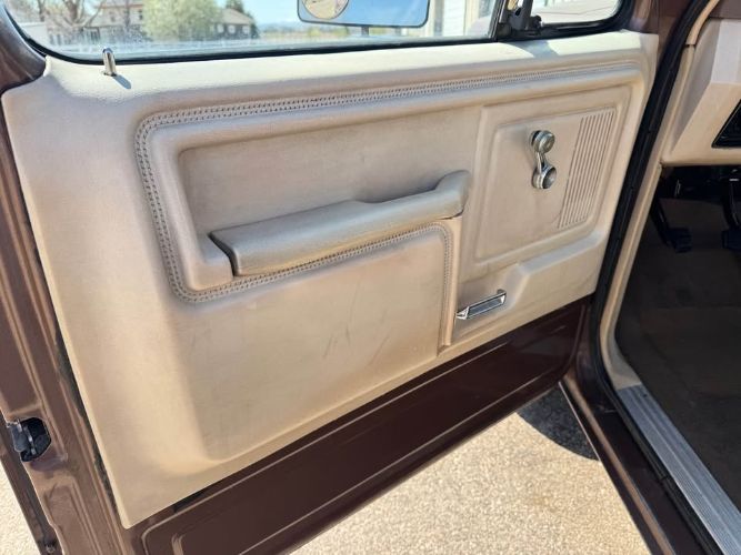 Ford-Bronco-1982-Brown-Tan-5