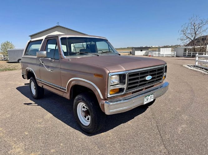 Ford-Bronco-1982-Brown-Tan-6