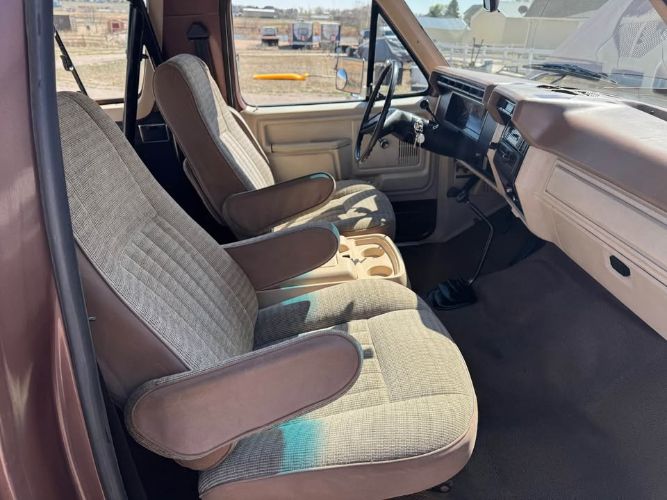 Ford-Bronco-1982-Brown-Tan-9